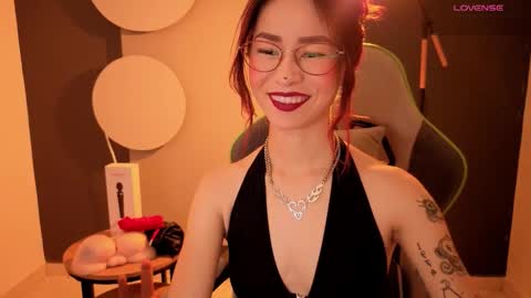 Snapshot of rosse_98_ chatting on February 16, 2026, 12:23 pm Miss Rosse online show from February 16, 2026, 12:23 pm
