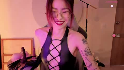 Snapshot of rosse_98_ chatting on April 5, 2026, 12:35 pm Miss Rosse online show from April 5, 2026, 12:35 pm