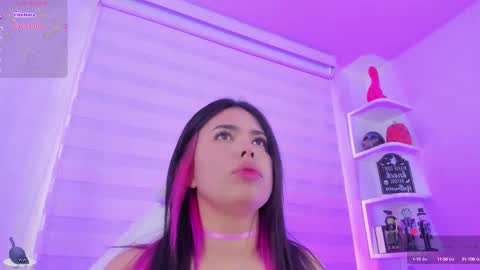   online show from October 3, 2025, 12:13 pm