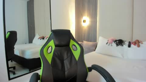 Snapshot of rosse_her chatting on May 5, 2026, 6:05 pm R O S S E online show from May 5, 2026, 6:05 pm