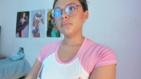 rosse_taylorx1 online show from May 5, 2026, 7:00 pm