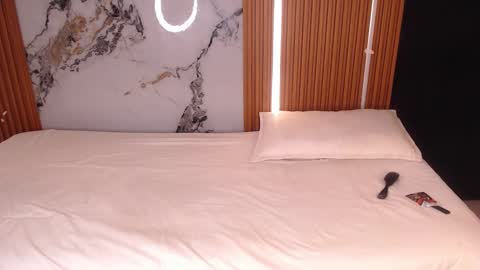 Rossi Hill online show from December 14, 2025, 12:43 pm