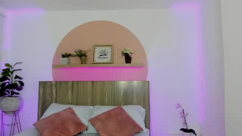 rossie_lanie_ online show from February 14, 2026, 1:19 pm