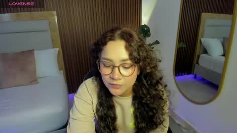 rossie_lanie_ online show from April 23, 2026, 7:49 pm
