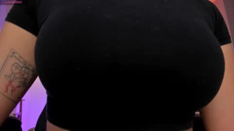 Snapshot of rossierhoades chatting on September 18, 2025, 11:45 am Rossie Rhoades online show from September 18, 2025, 11:45 am