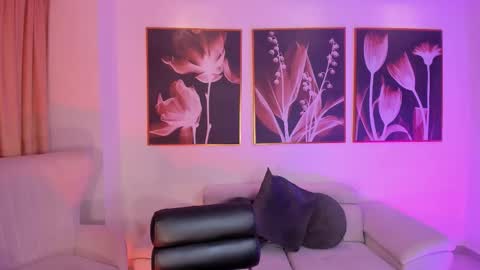 Snapshot of rossierhoades chatting on October 17, 2025, 10:12 pm Rossie Rhoades online show from October 17, 2025, 10:12 pm