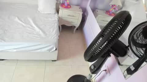 Snapshot of rossluu chatting on March 22, 2026, 7:50 pm rossluu online show from March 22, 2026, 7:50 pm