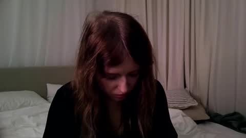 rosy_petal online show from March 11, 2026, 8:37 pm