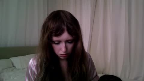 rosy_petal online show from March 29, 2026, 1:33 pm