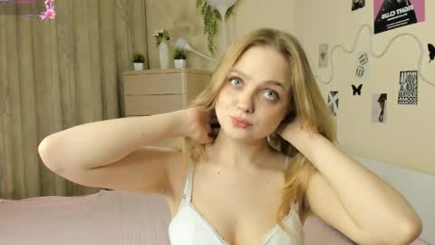 Im Luna online show from May 1, 2026, 9:08 pm