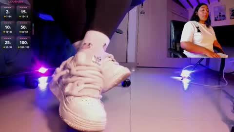 rosyejones online show from November 27, 2025, 3:08 am