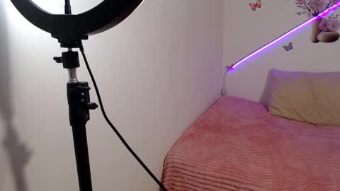 rosyxs1 online show from September 15, 2025, 10:48 am