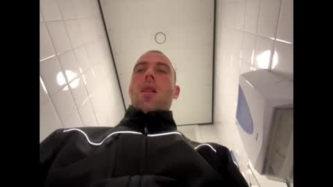 rotteei1 online show from October 10, 2025, 9:30 am