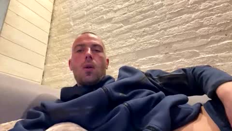 rotteei1 online show from October 25, 2025, 10:34 am