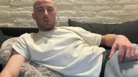 Snapshot of rotteei1 chatting on April 6, 2026, 3:57 pm rotteei1 online show from April 6, 2026, 3:57 pm