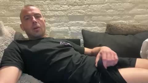 Snapshot of rotteei1 chatting on April 12, 2026, 4:06 am rotteei1 online show from April 12, 2026, 4:06 am