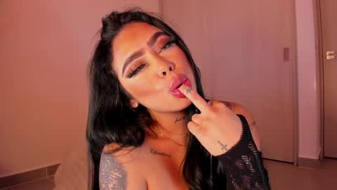 Snapshot of rouse_hallberg_ chatting on February 3, 2025, 11:47 pm DREAM online show from February 3, 2025, 11:47 pm