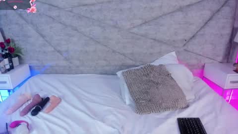 Snapshot of rouse_sweet_ chatting on April 16, 2026, 10:45 pm ROUSE online show from April 16, 2026, 10:45 pm