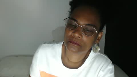 luxa online show from November 18, 2025, 10:25 pm