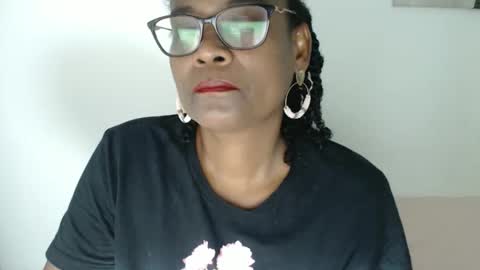 luxa online show from April 23, 2026, 7:49 pm
