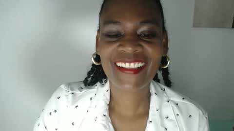 luxa online show from April 24, 2026, 1:13 pm