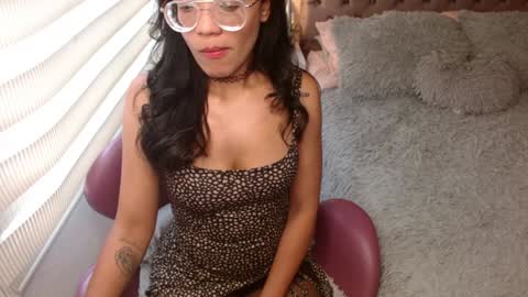 Rouss marie henao  online show from December 12, 2024, 9:37 pm