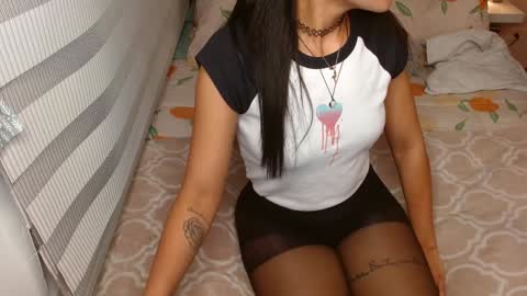 Rouss marie henao  online show from December 13, 2024, 4:54 am
