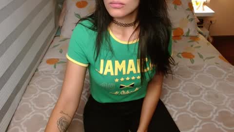 Rouss marie henao  online show from December 16, 2024, 1:21 am