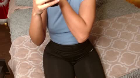 Rouss marie henao  online show from December 23, 2024, 10:53 am