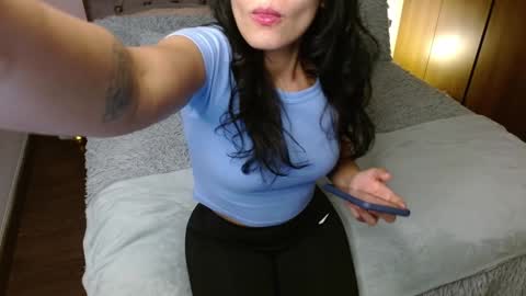 Rouss marie henao  online show from December 24, 2024, 4:00 am