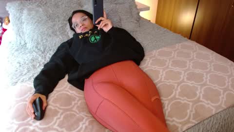 Rouss marie henao  online show from December 29, 2024, 5:33 pm