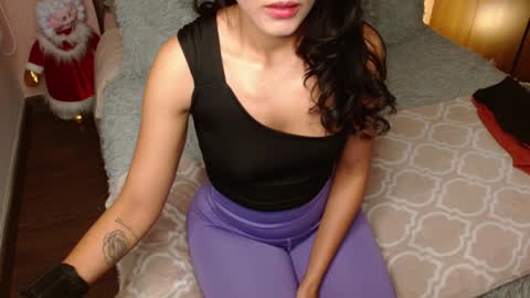 Rouss marie henao  online show from December 30, 2024, 10:23 pm