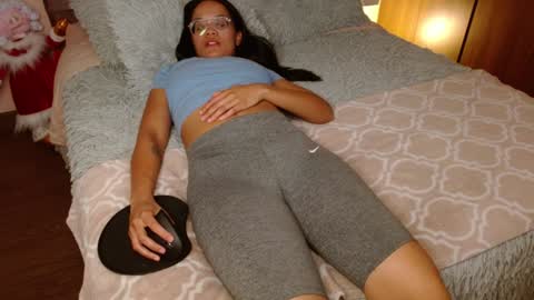 Rouss marie henao  online show from January 4, 2025, 2:25 am