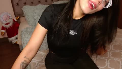 Rouss marie henao  online show from January 5, 2025, 7:17 am
