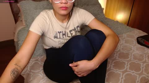 Rouss marie henao  online show from January 8, 2025, 4:34 am