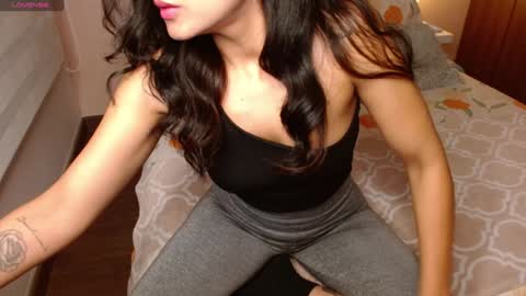 Rouss marie henao  online show from January 31, 2025, 6:02 am