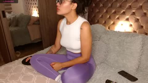Rouss marie henao  online show from March 3, 2025, 3:30 am