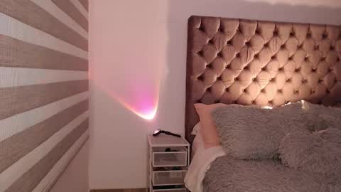 Rouss marie henao  online show from October 15, 2025, 9:20 am