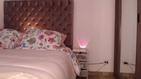 Rouss marie henao  online show from December 1, 2025, 1:16 pm