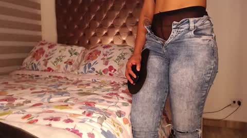 Rouss marie henao  online show from December 18, 2025, 1:44 am