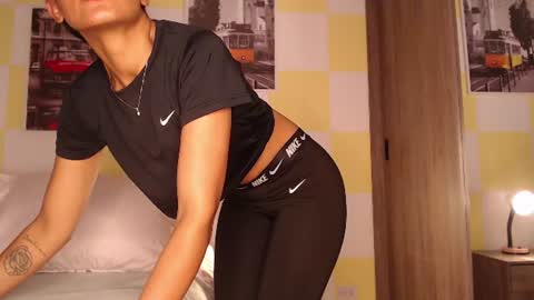 Rouss marie henao  online show from June 26, 2026, 2:05 am