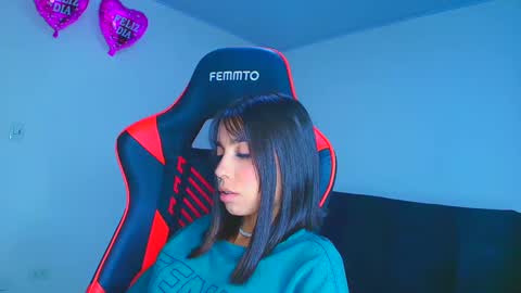 rousse_violet online show from September 29, 2025, 1:11 am