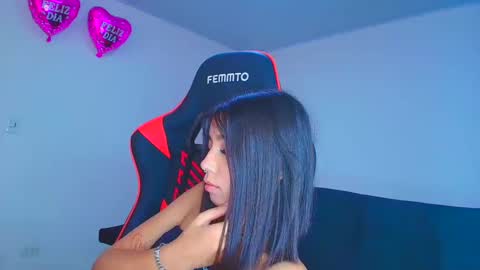 rousse_violet online show from October 5, 2025, 9:56 pm