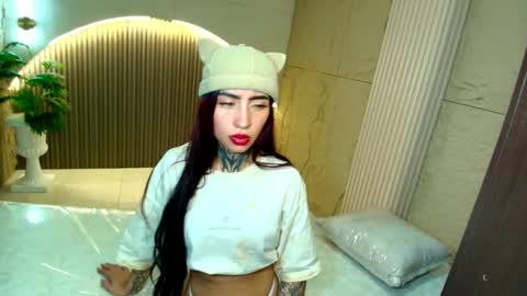 Roux  online show from March 22, 2026, 3:43 am