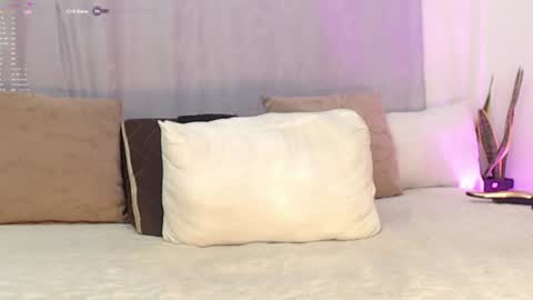 Snapshot of rouxe_lee chatting on August 9, 2026, 3:23 am tania online show from August 9, 2026, 3:23 am