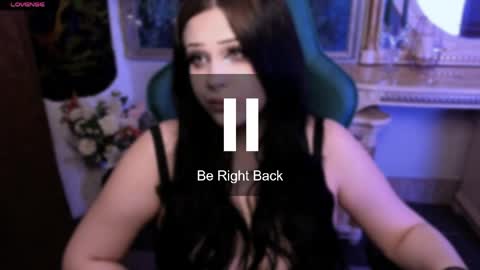 rouzfarrelll online show from May 3, 2026, 1:39 pm