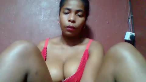 Snapshot of rovaelyah chatting on February 9, 2026, 3:27 pm rovaelyah online show from February 9, 2026, 3:27 pm