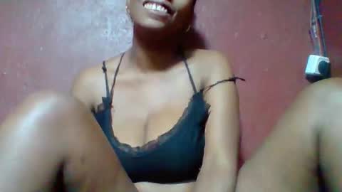 Snapshot of rovaelyah chatting on February 11, 2026, 4:06 am rovaelyah online show from February 11, 2026, 4:06 am