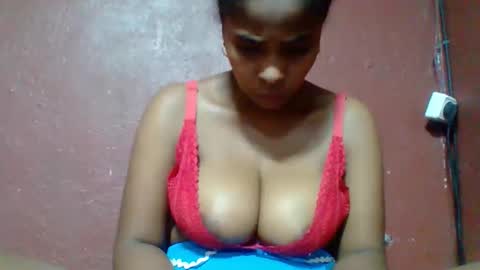 Snapshot of rovaelyah chatting on February 13, 2026, 7:59 am rovaelyah online show from February 13, 2026, 7:59 am