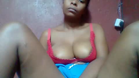 Snapshot of rovaelyah chatting on February 14, 2026, 8:22 am rovaelyah online show from February 14, 2026, 8:22 am